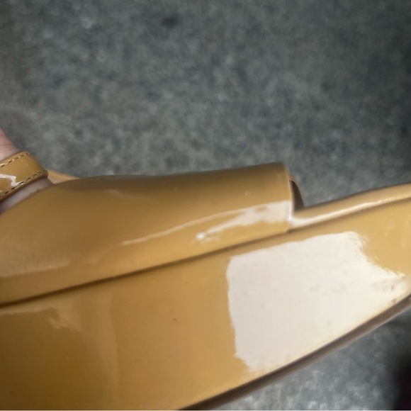 Tory Birch Abena Wedge Platform Sandals 8.5M Nude Patent Leather Gold Hardware - Picture 12 of 16